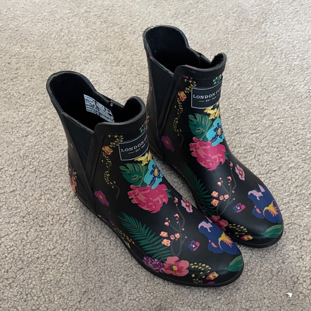 London Fog Piccadilly- Women's Black Floral Rain Boots size 6